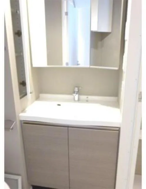 Park Axis Kamata Station Gate - Interior - ["Bathroom cabinet", "Bathroom Sink", "Plumbing fixture"]