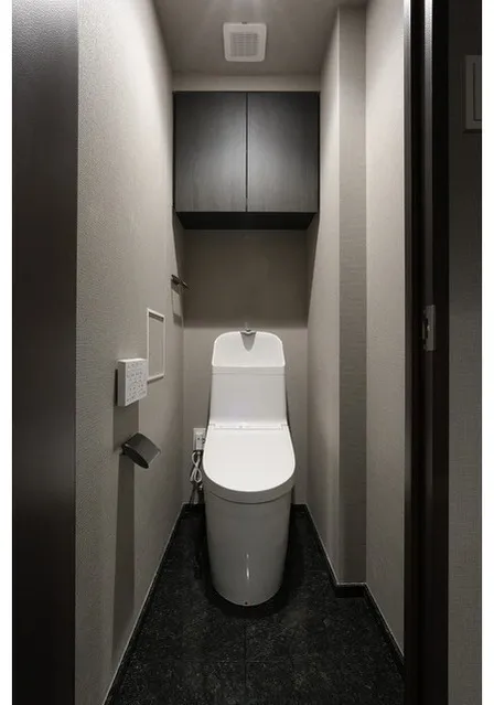 Lien Gotenyama - Interior - ["Toilet", "Plumbing fixture", "Automotive design"]