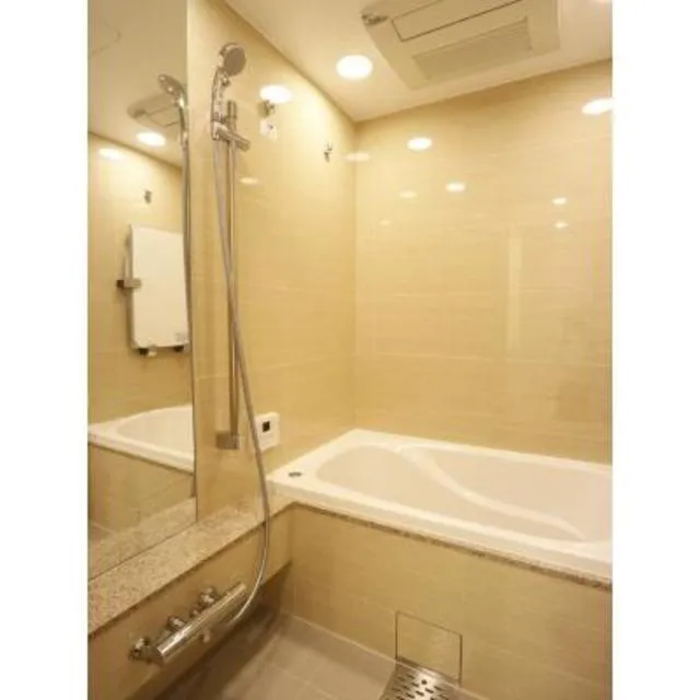 Brillia Towers Meguro North Residence - Interior - ["Bathtub", "Plumbing fixture", "Bathroom"]