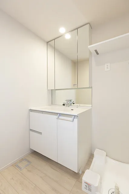 RJR Precia Higashijujo Garden - Interior - ["Flooring", "Floor", "Plumbing fixture"]