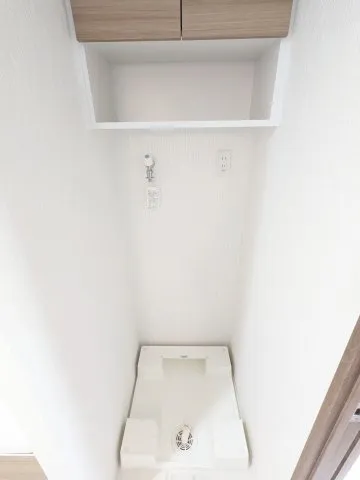 Tasukiri Shes Oshiage - Interior - ["Wood", "Flooring", "Floor"]