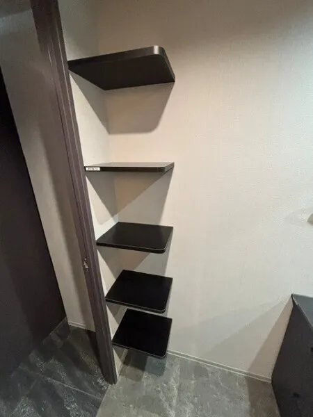 EXAM AKASAKA - Interior - ["Shelving", "Shelf", "Hardwood"]