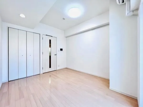 KDX Residence Nishi Shinjuku - Interior - ["Flooring", "Floor", "Ceiling"]