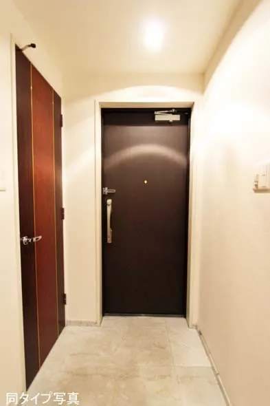 Comforia Himonya - Interior - ["Fixture", "Door", "Wood"]