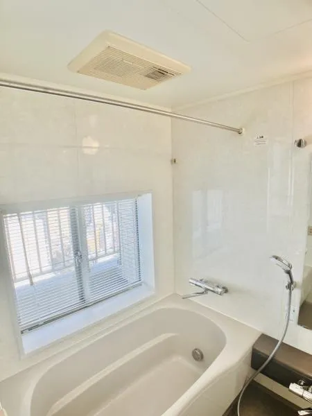 Stage Grande Hongo - Interior - ["Bathtub", "Plumbing fixture", "Fixture"]