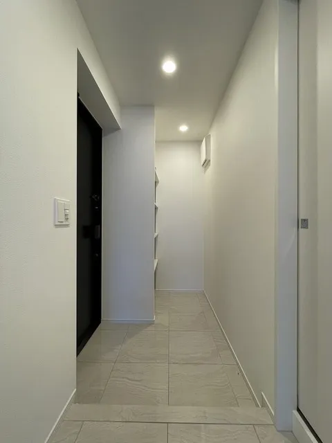 ORSUS Asakusa - Interior - ["Door", "Building", "Fixture"]