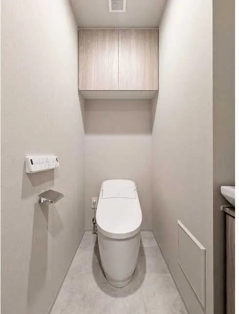 Wellis Urban Sumiyoshi West - Interior - ["Toilet seat", "Toilet", "Flooring"]