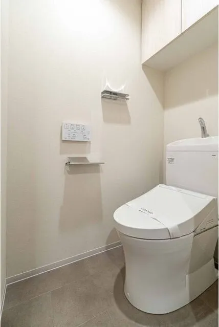 LUMIEC HONCHO EAST - Interior - ["Flooring", "Floor", "Plumbing fixture"]