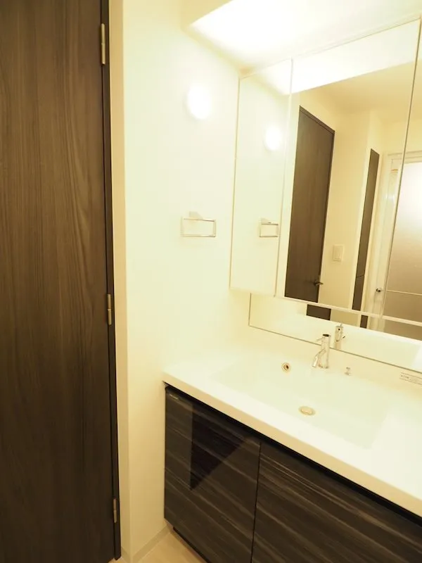 Residia Nakameguro Ⅲ - Interior - ["Mirror", "Brown", "Bathroom cabinet"]