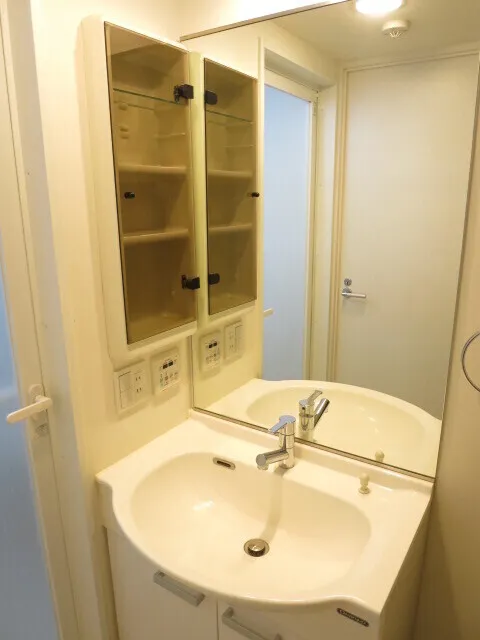Live Court Otorii - Interior - ["Bathroom Sink", "Plumbing fixture", "Interior design"]