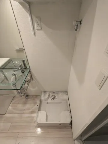 Fluffy Ichigayadaicho - Interior - ["Floor", "Flooring", "Plumbing fixture"]