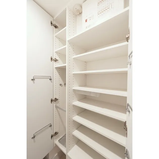 Stylio Ikegami WeLL - Interior - ["Fixture", "Building", "Door"]