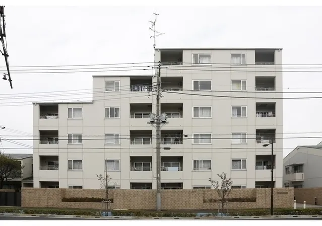 Le Verte Chofu - Exterior - ["Wall", "Residential area", "Overhead power line"]