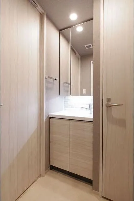 Comforia Oshima DEUX - Interior - ["Cabinetry", "Building", "Door"]