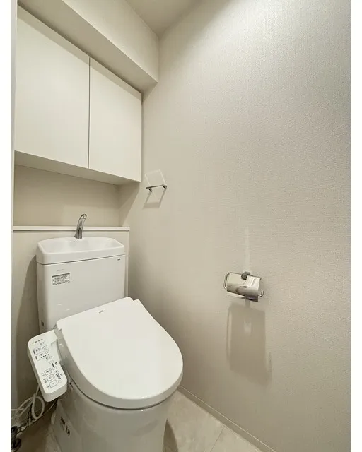Daffitto Kinshicho - Interior - ["Plumbing fixture", "Flooring", "Floor"]