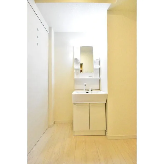 Ravient Asakusa Kototoi - Interior - ["Tap", "Cabinetry", "Sink"]