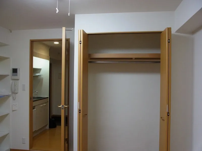 Amenity TOA - Interior - ["Building", "Fixture", "Door"]