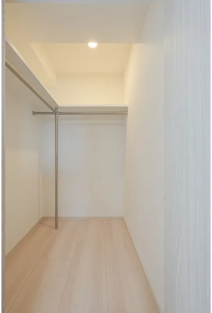 Comforia Liv Toyosu Canal - Interior - ["Wood", "Flooring", "Floor"]