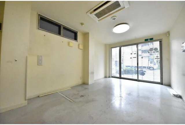 Polar Oku - Interior - ["Apartment", "Composite material", "Concrete"]
