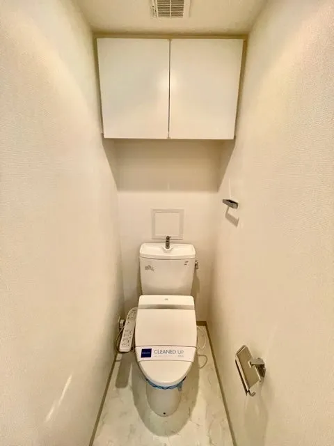 Residia Nakaochiai - Interior - ["Toilet seat", "Toilet", "Plumbing fixture"]