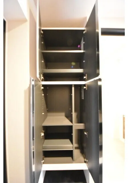 Memora Ikebukuro - Interior - ["Wood", "Flooring", "Grey"]