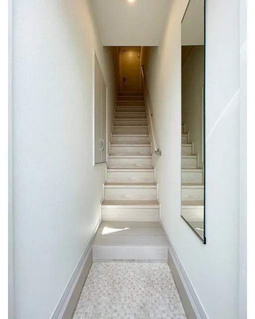 Mihas Kugayama - Interior - ["Wall", "Wood", "Flooring"]
