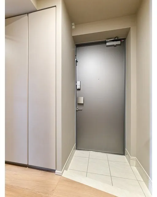 Baus Flats Kuramae - Interior - ["Flooring", "Floor", "Door"]