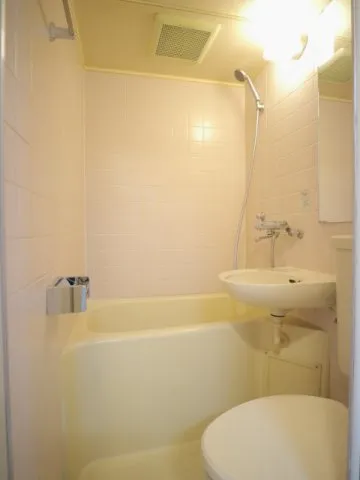 Residence Sangenjaya Square - Interior - ["Plumbing fixture", "Bathroom", "Wall"]