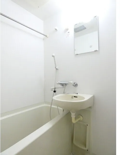 SQUARE Shibuya - Interior - ["White", "Plumbing fixture", "Flooring"]