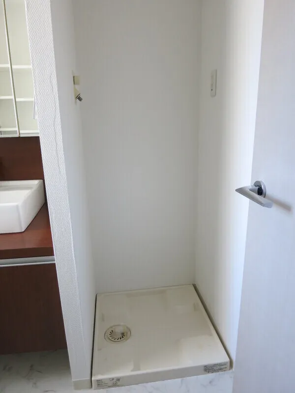 Due Itabashi - Interior - ["Wall", "Wood", "Flooring"]