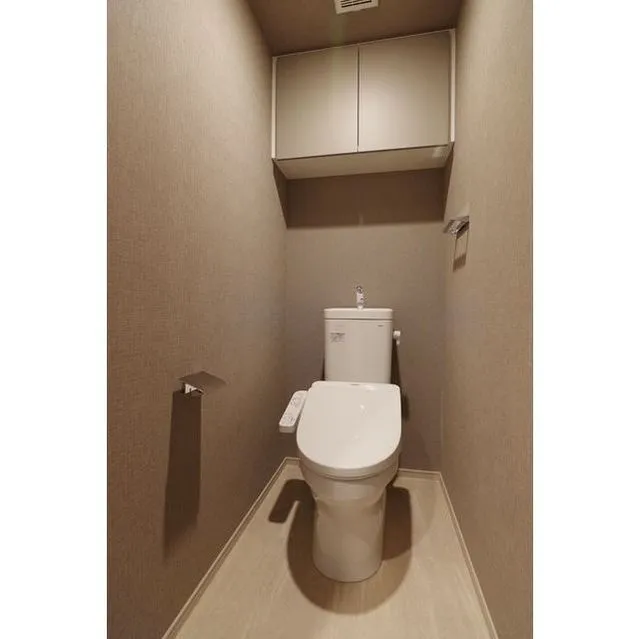 Comforia Morishita Riverside - Interior - ["Toilet seat", "Toilet", "Plumbing fixture"]