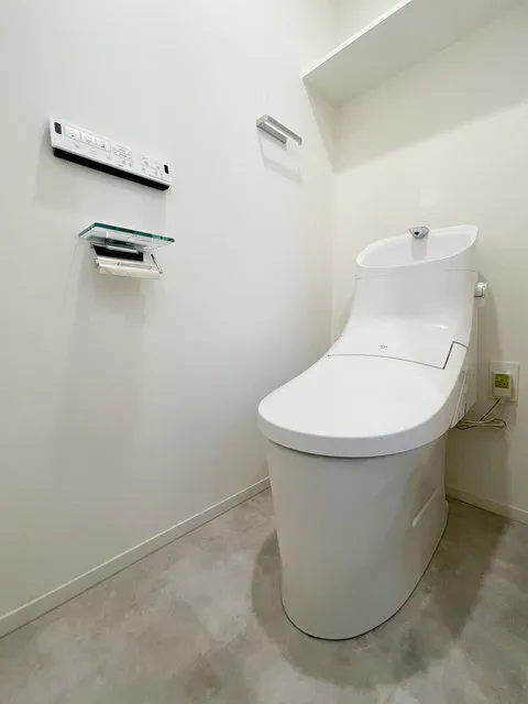 ASTILE Harajuku - Interior - ["Plumbing fixture", "Toilet", "Toilet seat"]