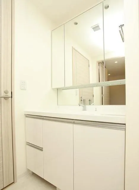 The Tokyo Towers Midtower - Interior - ["Mirror", "Cabinetry", "Sink"]