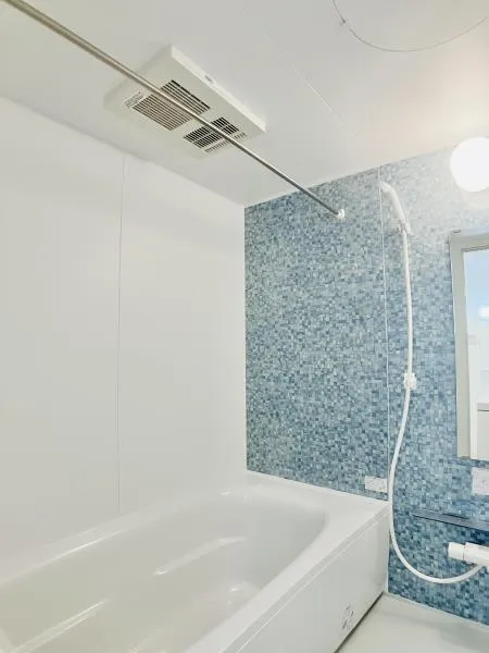 KOMFORTA Shin-Nakano - Interior - ["Bathtub", "Shower head", "Plumbing fixture"]