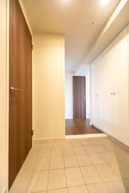 Merukumaru Keio Sasazuka Residence - Interior - ["Wood", "Fixture", "Hall"]