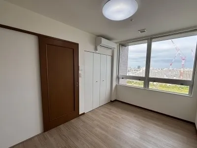 River City 21 East Towers II - Interior - ["Wood", "Flooring", "Floor"]