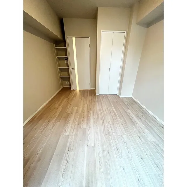 Milia Residence Akasaka - Interior - ["Wood", "Fixture", "Floor"]