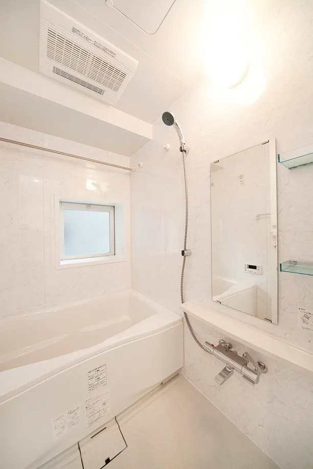 Residia Kudanshita II - Interior - ["Plumbing fixture", "Building", "Shower head"]