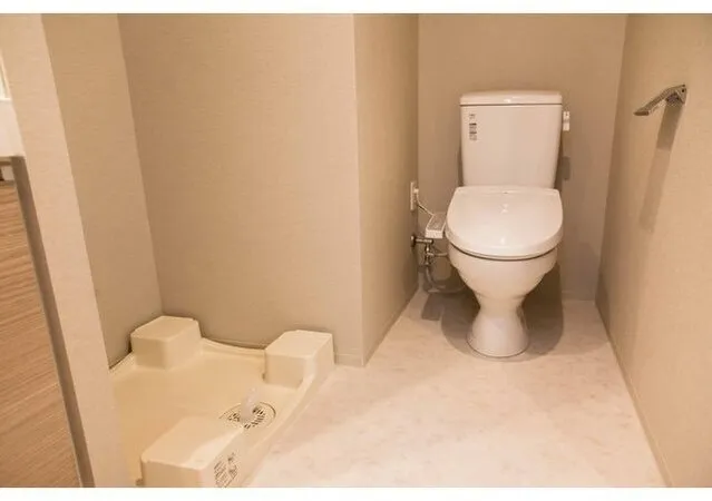 Comforia Kinshicho DEUX - Interior - ["Toilet seat", "Toilet", "Property"]