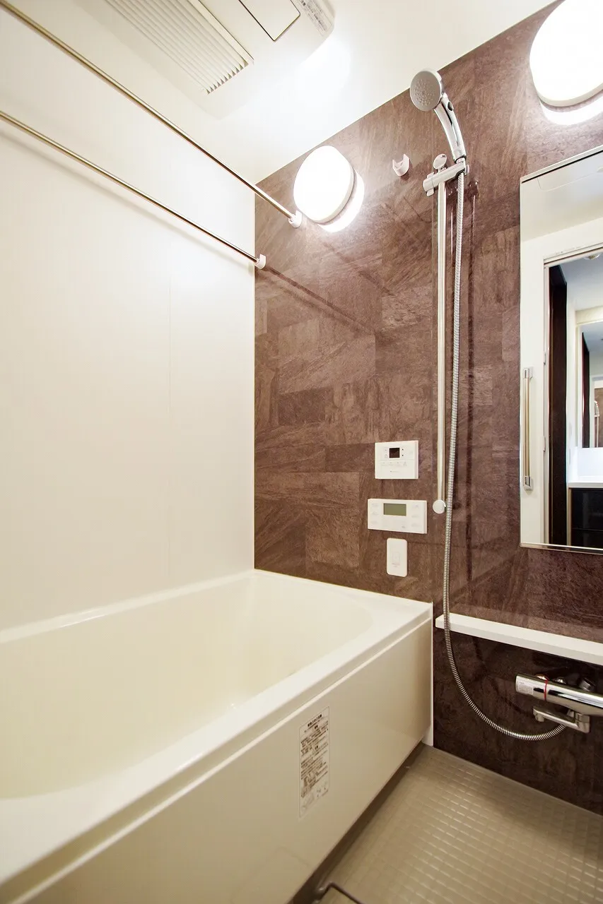La Tour Shinjuku Annex - Interior - ["Mirror", "Plumbing fixture", "Bathroom"]