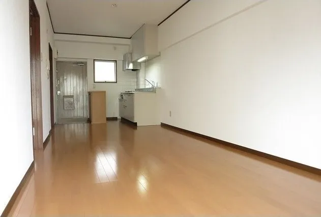 Marumoto Mansion - Interior - ["Window", "Fixture", "Hall"]