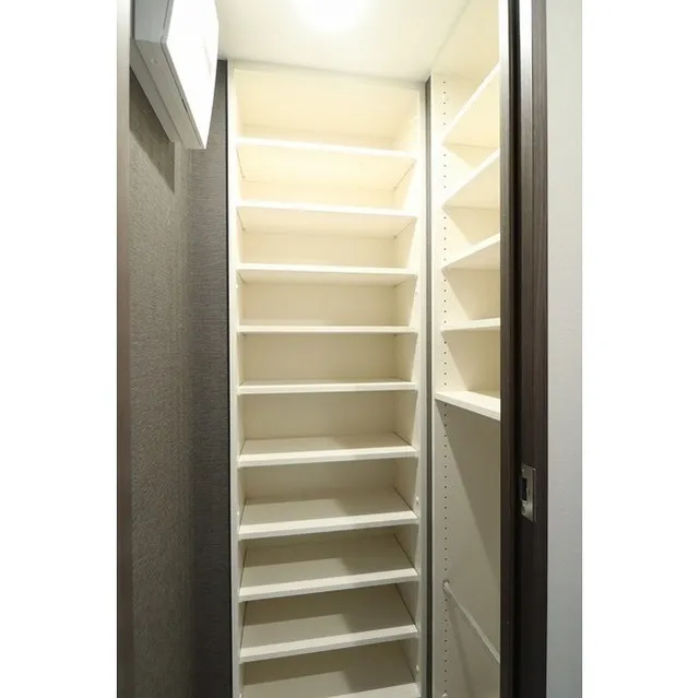 ORME COURT NIPPORI EAST - Interior - ["Furniture", "Shelving", "Shelf"]
