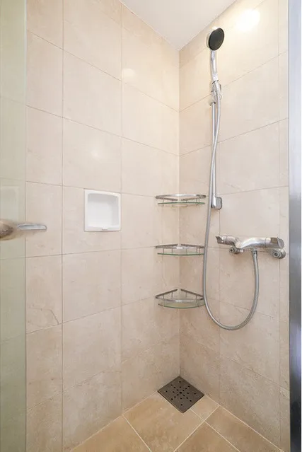 Frontier Residence The Tower Shinagawa - Interior - ["Bathroom", "Plumbing fixture", "Shower head"]