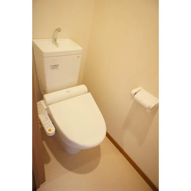 Alex Ford Hatsudai - Interior - ["Toilet", "Toilet seat", "Bathroom"]