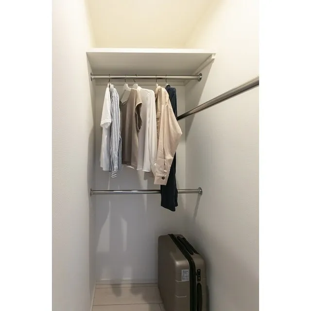 Comforia Sakura Josui - Interior - ["Outerwear", "Clothes hanger", "Sleeve"]