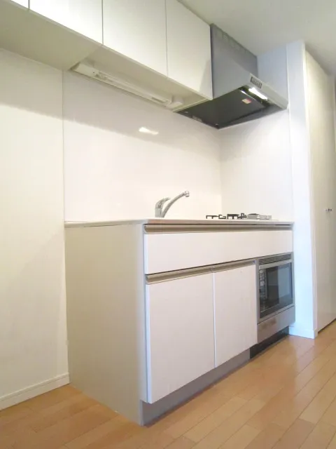 Grace Court Shirokane - Interior - ["Kitchen", "Kitchen Sink", "Flooring"]