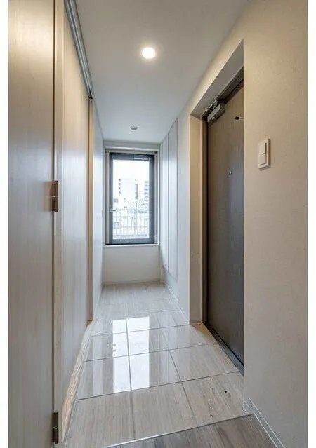 LUMIEC HONCHO EAST - Interior - ["Flooring", "Floor", "Ceiling"]