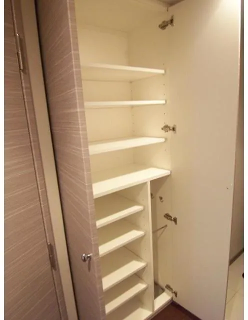 Groban Itabashi - Interior - ["Wood", "Flooring", "Shelving"]