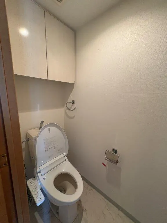 Central Crib Roppongi II - Interior - ["Toilet seat", "Toilet", "Plumbing fixture"]