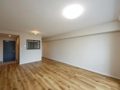 River City 21 East Towers II - Interior - ["Building", "Wood", "Fixture"]
